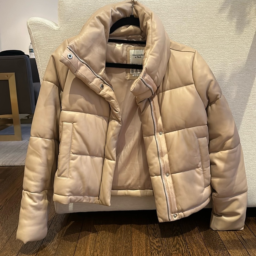 Abercrombie & Fitch Beige Vegan Leather Crop Puffer XS